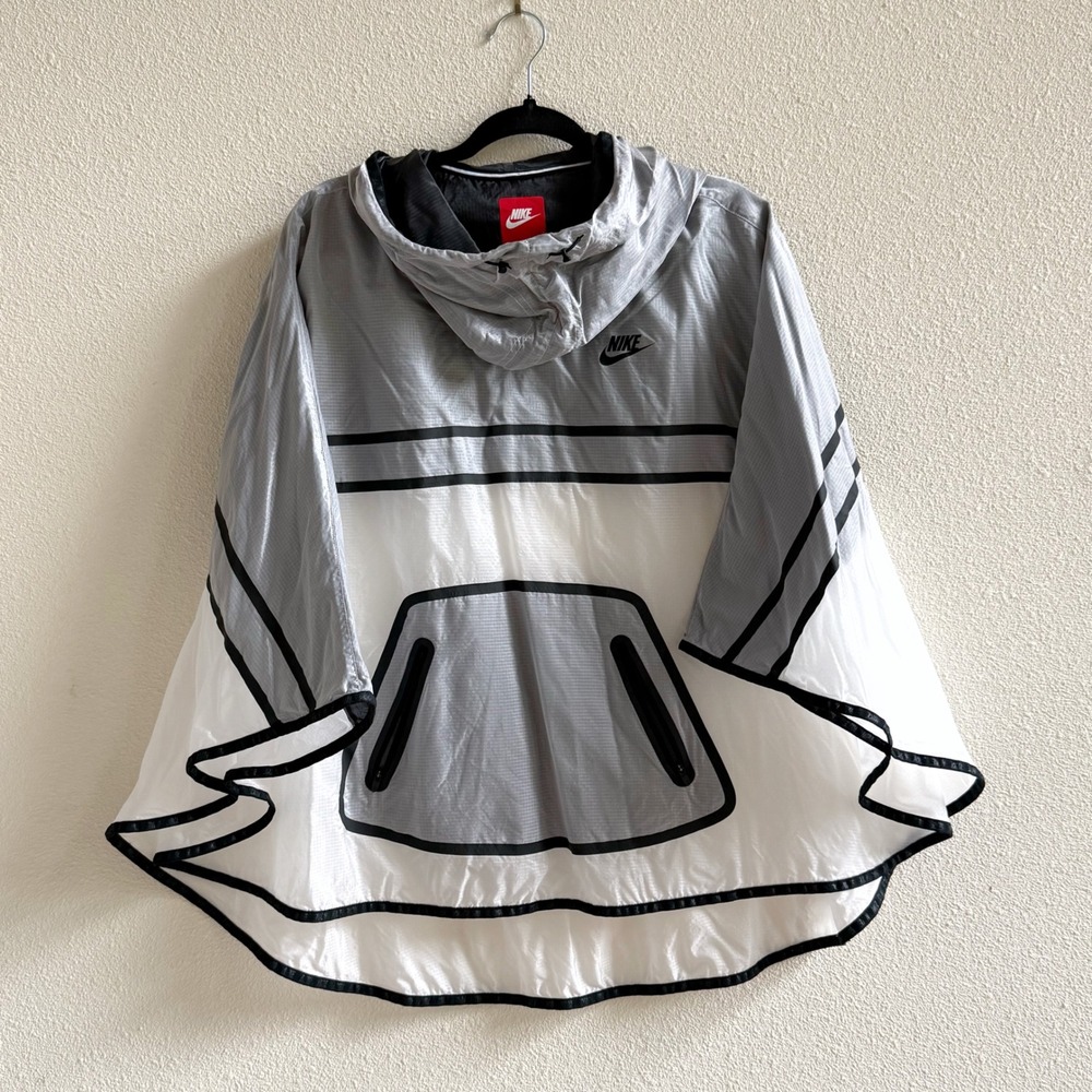 Nike Windrunner Poncho Women Size M Gray White VGUC Hooded Rain Cape Jacket